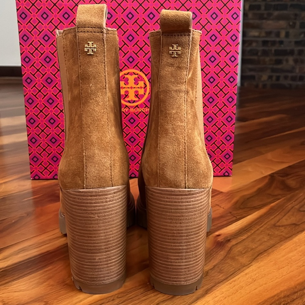 Tory Burch Lug Sole Chelsea Boot, NEW - Picture 15 of 17